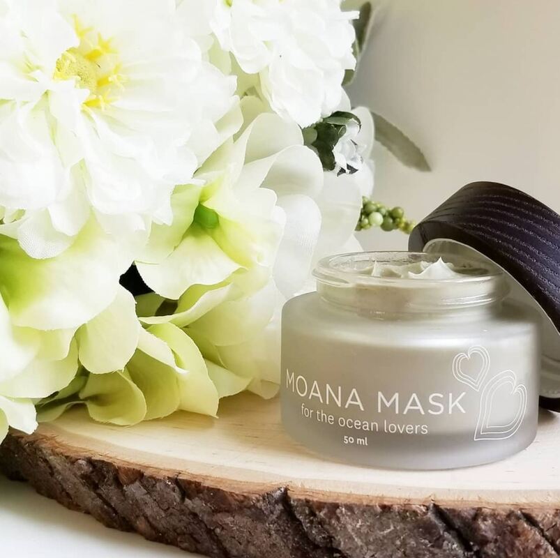 Looking for a natural soothing and refreshing mask? This mask smells wonderful; it has a jasmine and citrus scent; it is so refreshing!! My skin feels so calm and smooth. Click to read more! #naturalskincare #masking #mask #greenbeauty #natural #beauty